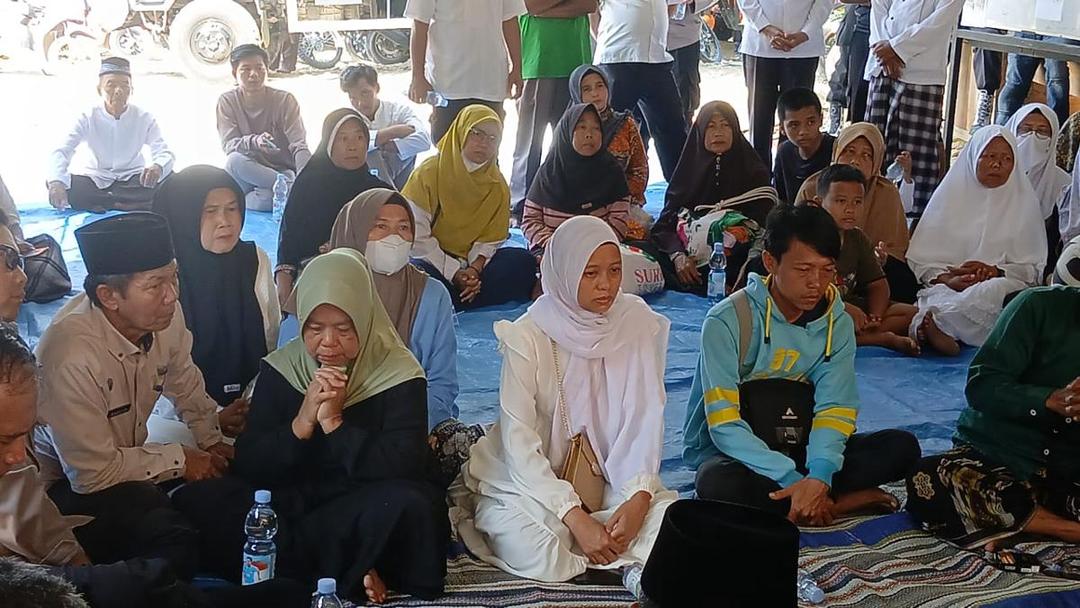 Di Tenda Darurat, Harapan Keluarga Tambang Gunung Kuda Belum Padam