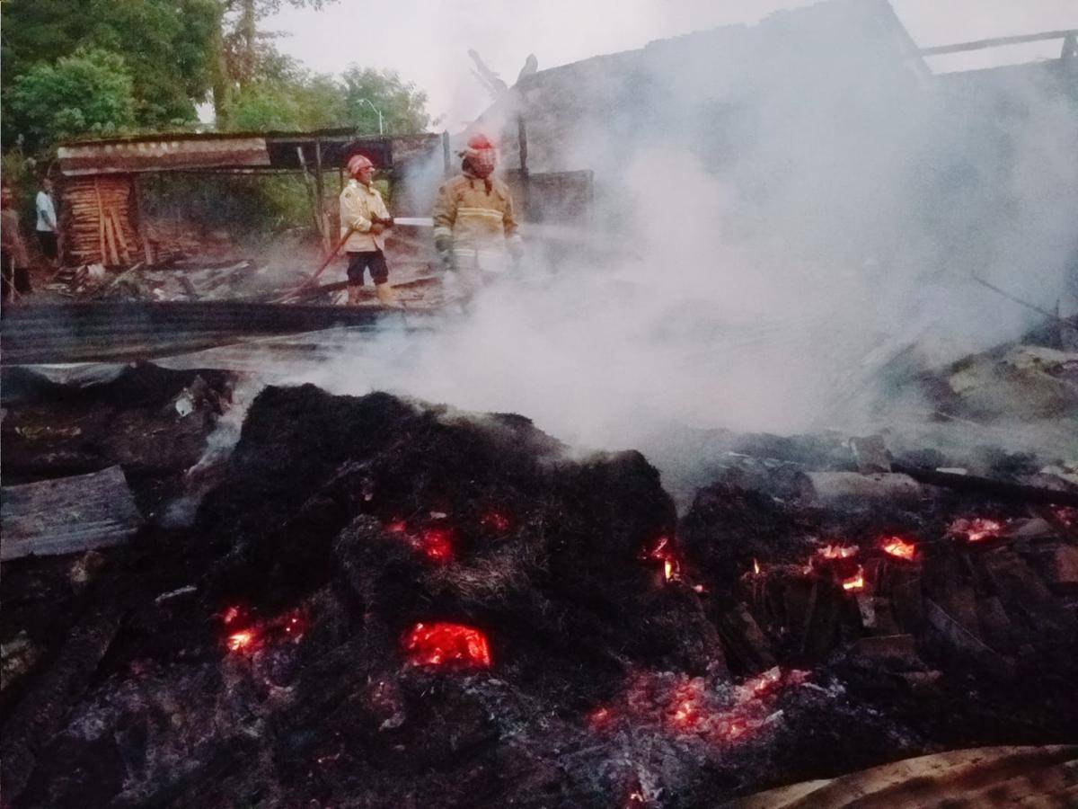 Rumah Suprapto di Dusun Wates, Desa Kebonagung, Kecamatan Mejayan, Kabupaten Madiun, Jawa Timur ludes terbakar. IDN Times/ Damkar Madiun.