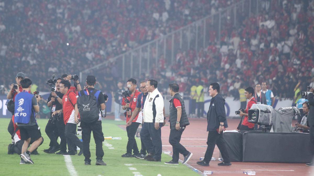 Prabowo Turun ke Lapangan, Foto Bareng Timnas Indonesia