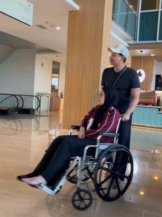 kondisi Fairuz A Rafiq terinjak sapi kurban (instagram.com/sonnyseptian)