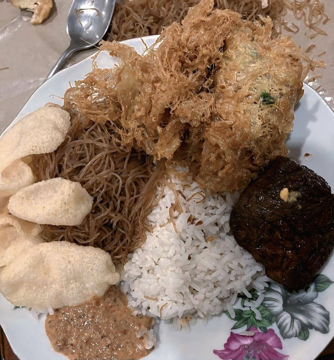 Nasi Uduk Bang Dihul (google.com/maps/Nadyawati Annisa)