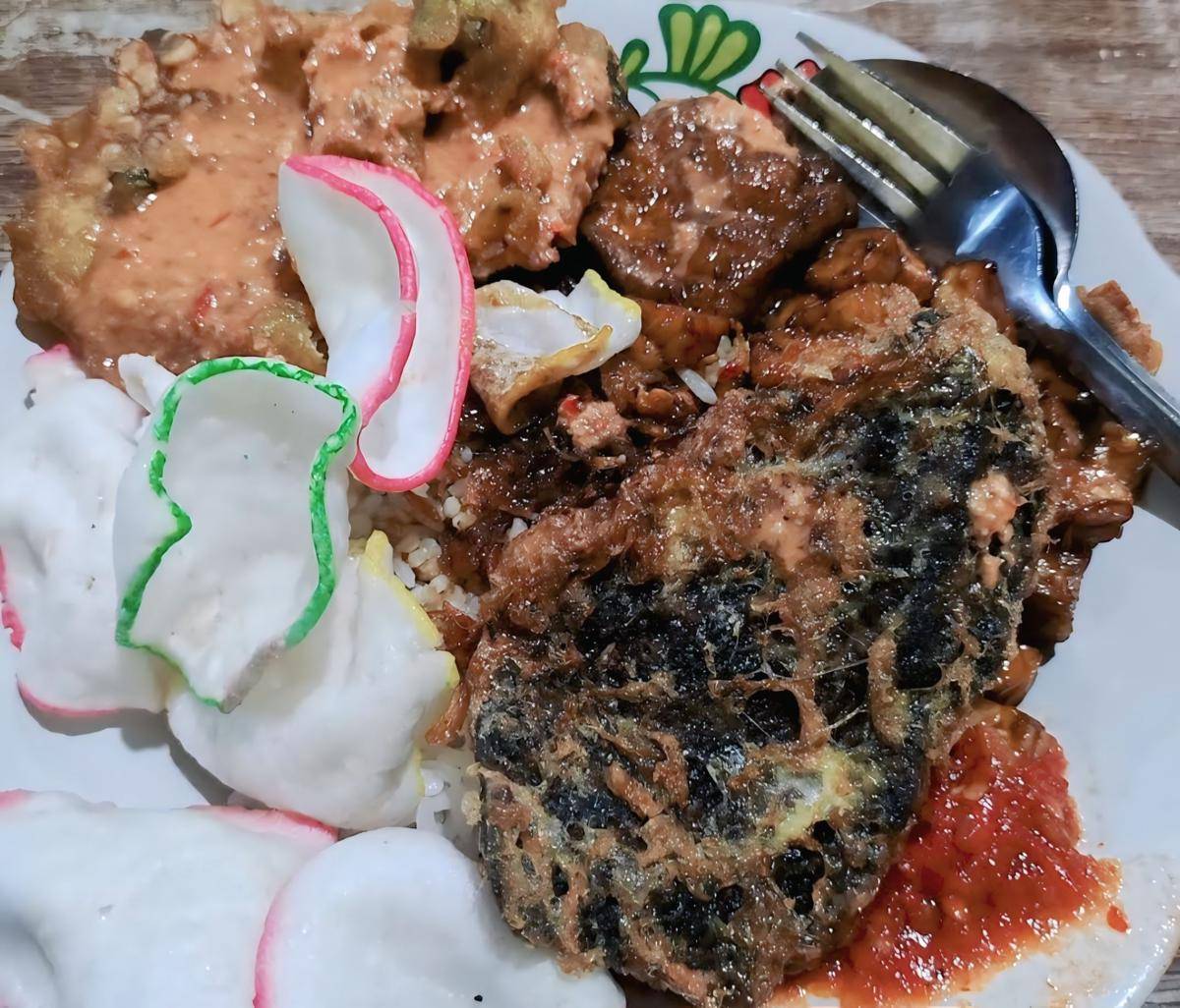 Nasi Uduk Betawi Bang Kodel (google.com/maps/Awan Mendung)