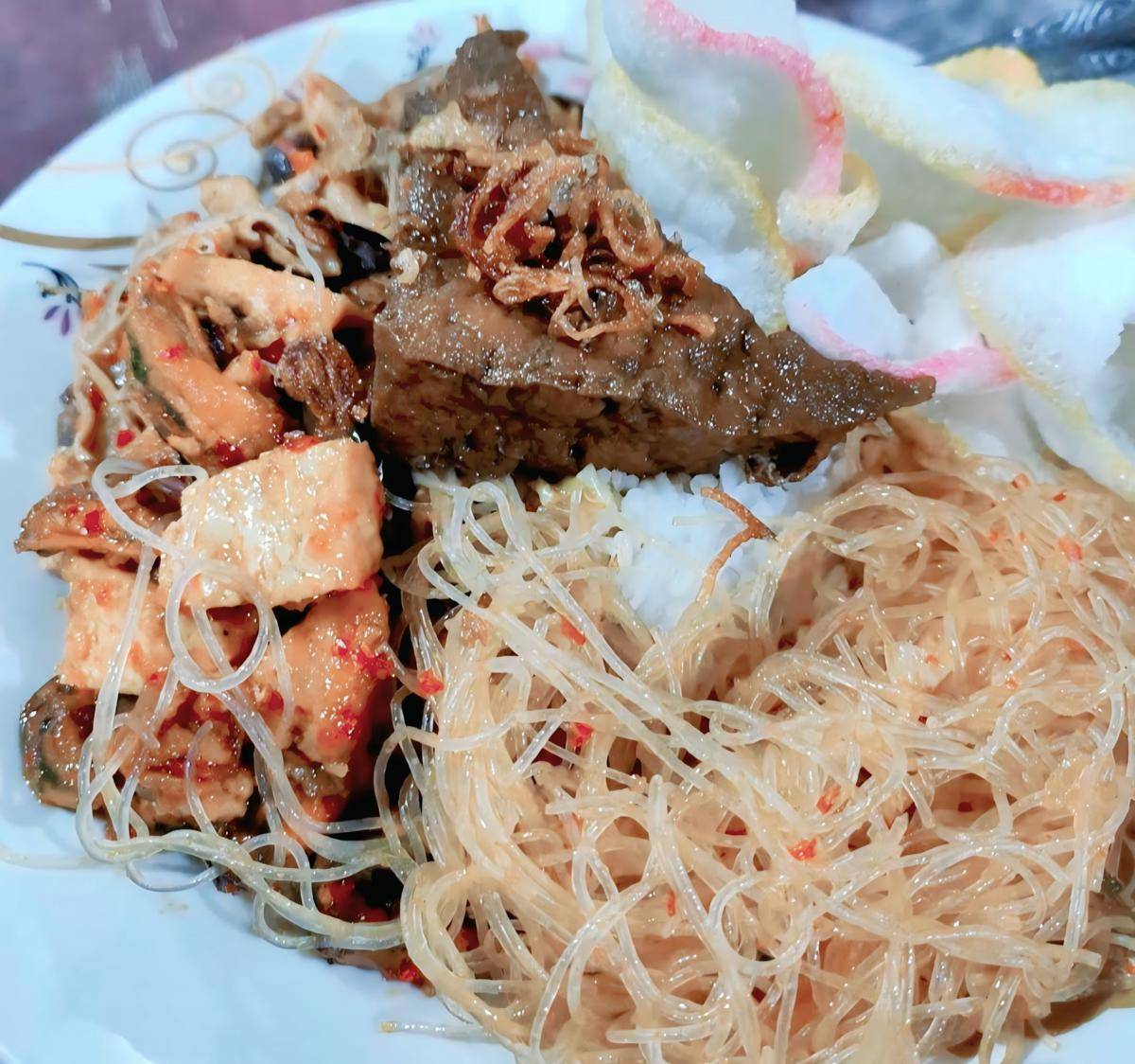 Nasi Uduk Betawi Latus (google.com/maps/Vickyani Thendrawati)