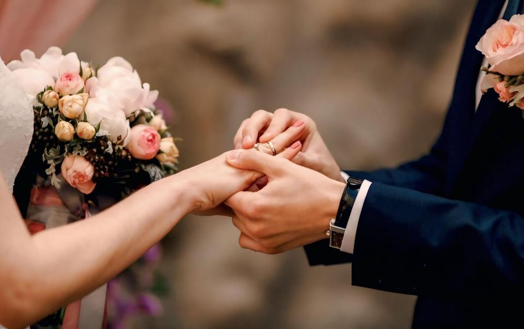 3 Fakta Menarik Hipogami, Perempuan Sukses Menikahi Pria Biasa