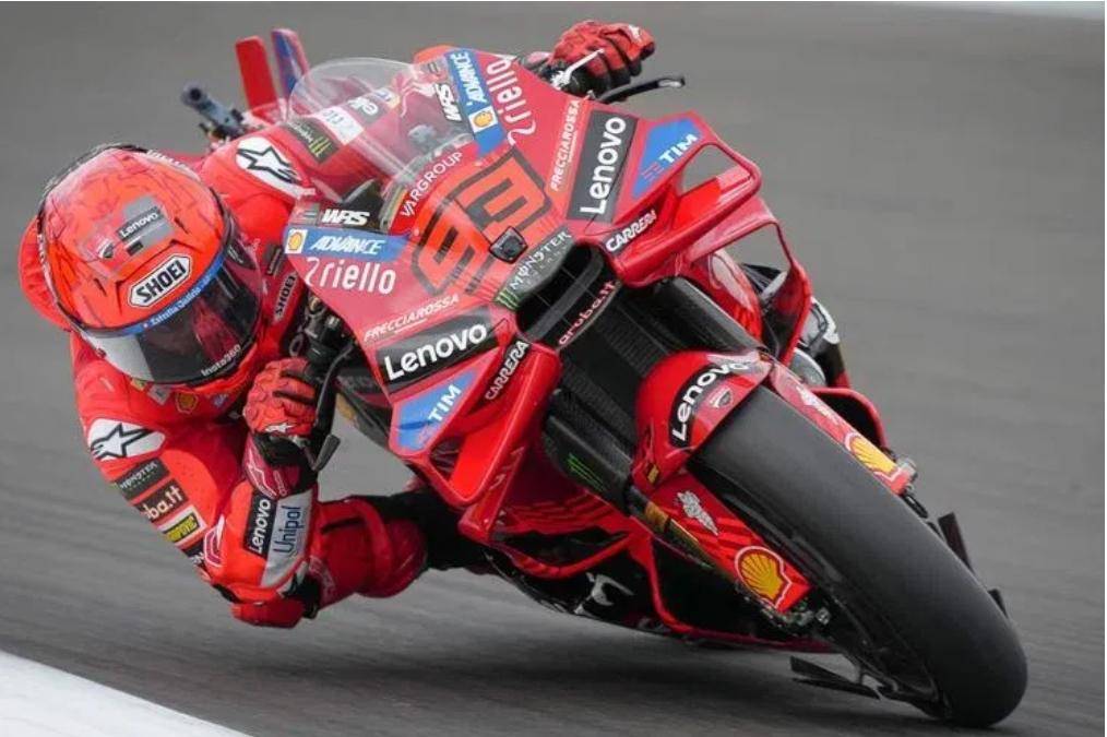 Aksi Marc Marquez (Ducati Lenovo) pada kualifikasi MotoGP Inggris 2025, di Sirkuit Silverstone, Inggris, Sabtu (24/5/2025). (MOTOGP