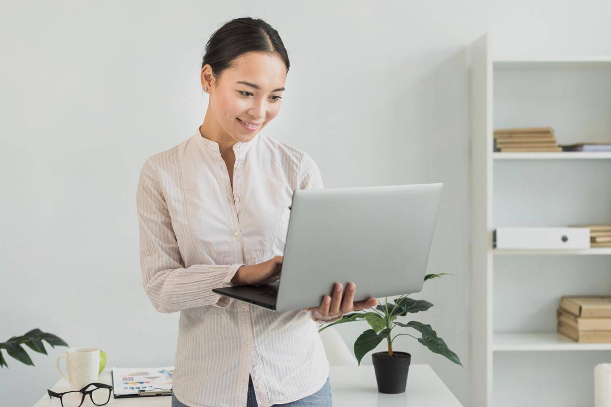 Ilustrasi wanita bekerja di kantor (freepik.com/freepik)