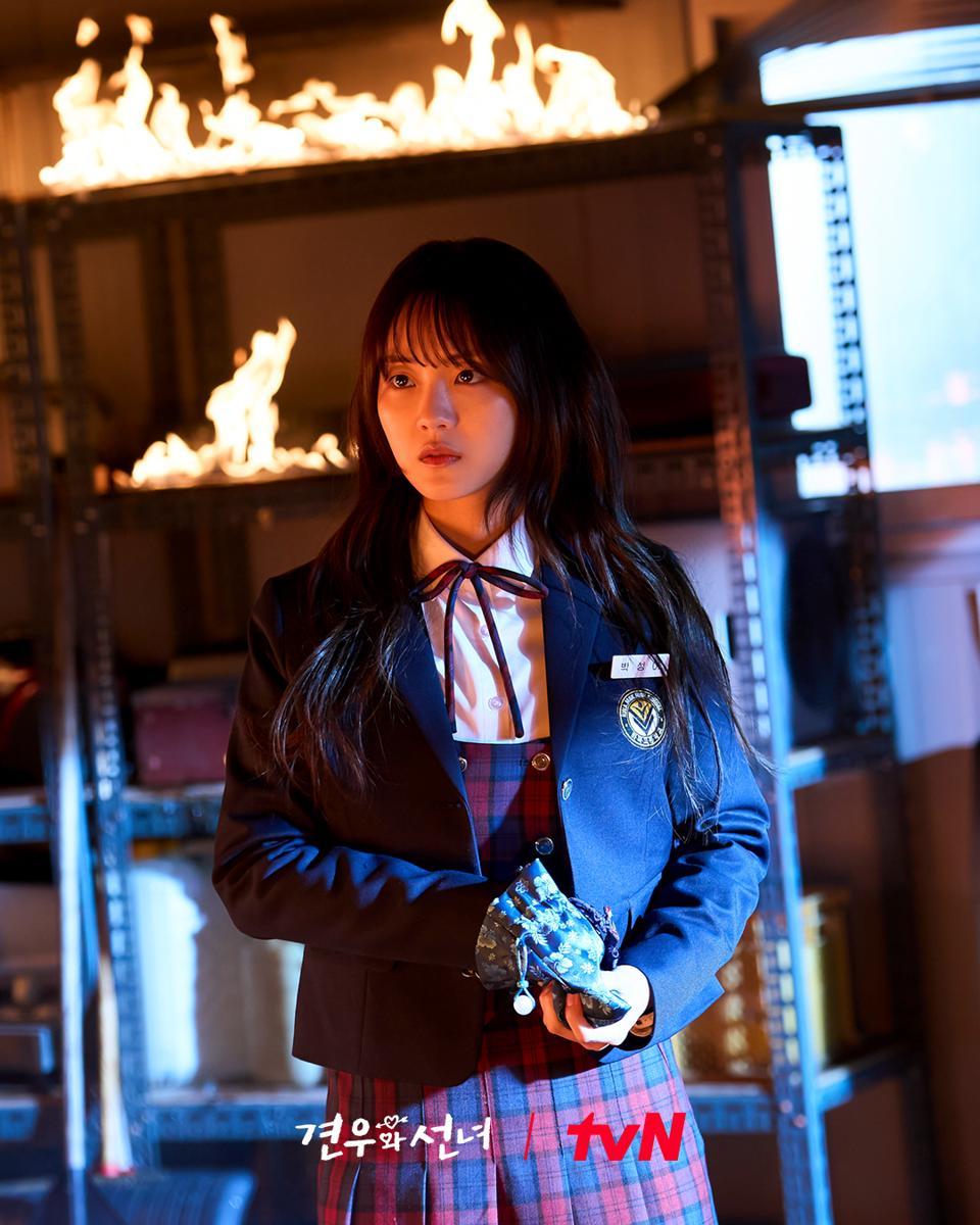 7 Cuplikan Karakter Cho Yi Hyun di Drakor Head Over Heels, Jadi Dukun