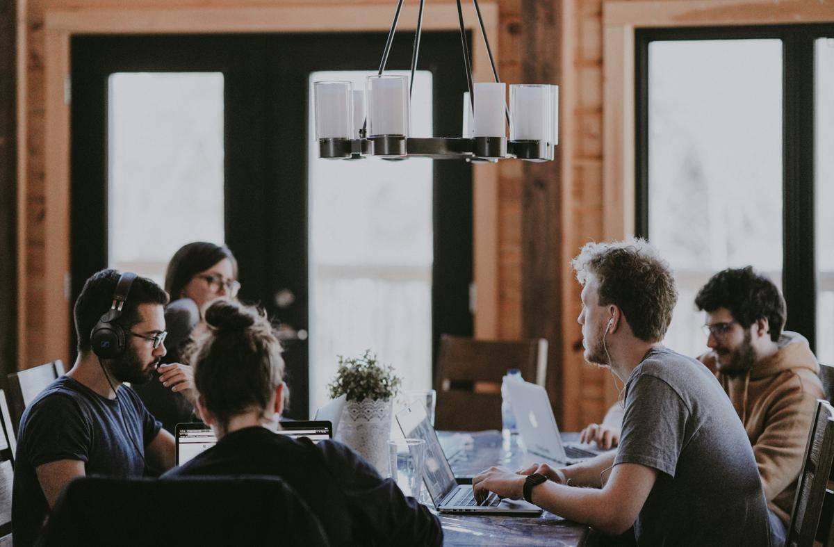 Ilustrasi grup diskusi (unsplash.com/Annie Spratt)