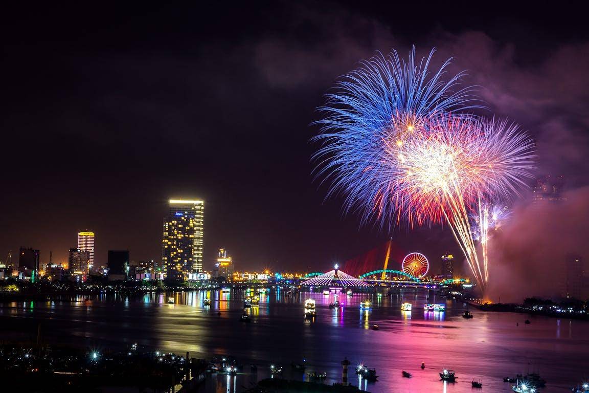 view Festival Kembang Api dari Distrik Hải Châu, Da Nang, Vietnam (pexels.com/trungnguyenphotog)