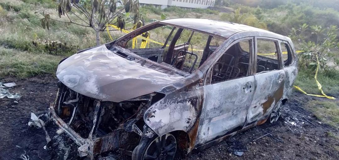 Parkir Tanpa Izin di Tanah Orang di Nusa Penida, Mobil Hangus Dibakar 