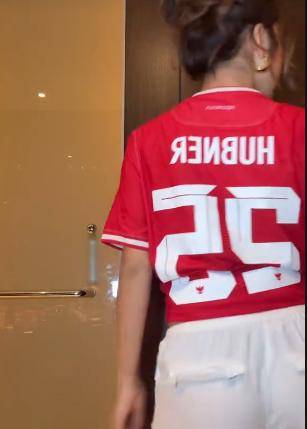 Jennifer Coppen nonton di GBK (Instagram.com/jennifercoppenreal20)