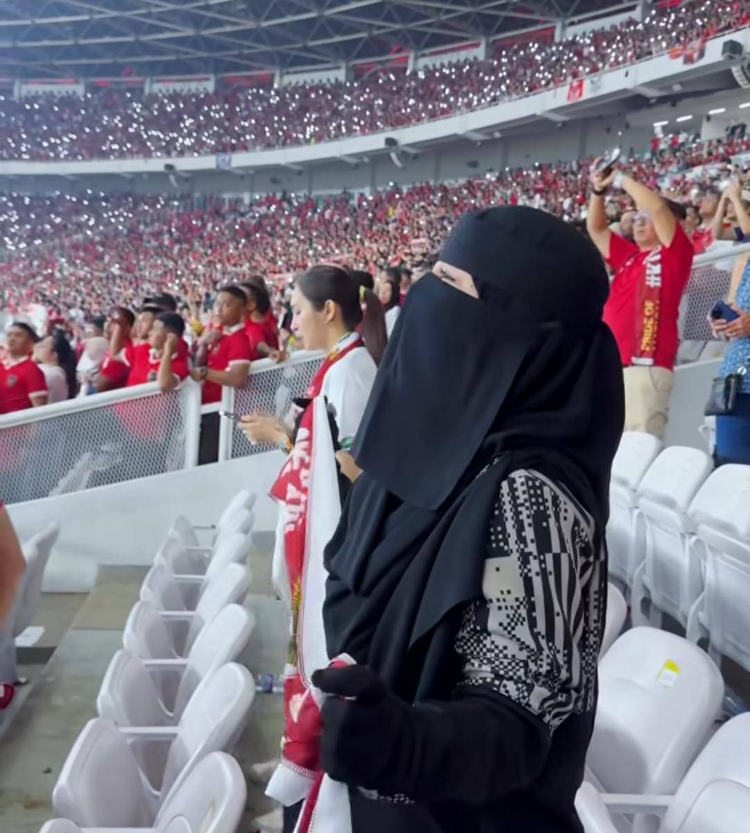 momen Umi Pipik dukung menantu di lapangan (instagram.com/_ummi_pipik_)