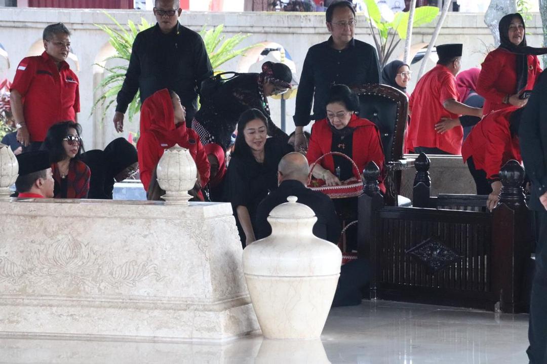 Ketum DPP PDIP, Megawati Sukarno Putri Ziarah Makam Bung Karno di Hari Kelahirannya