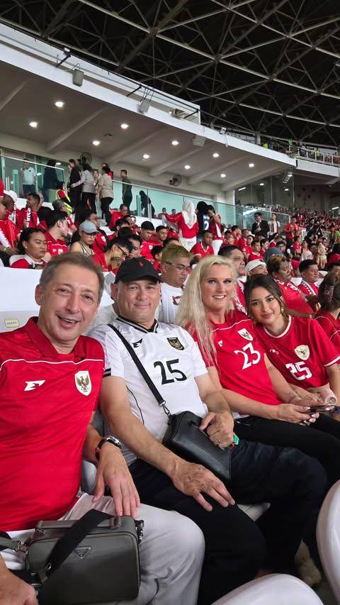 Jennifer Coppen nonton di GBK (Instagram.com/jennifercoppenreal20)
