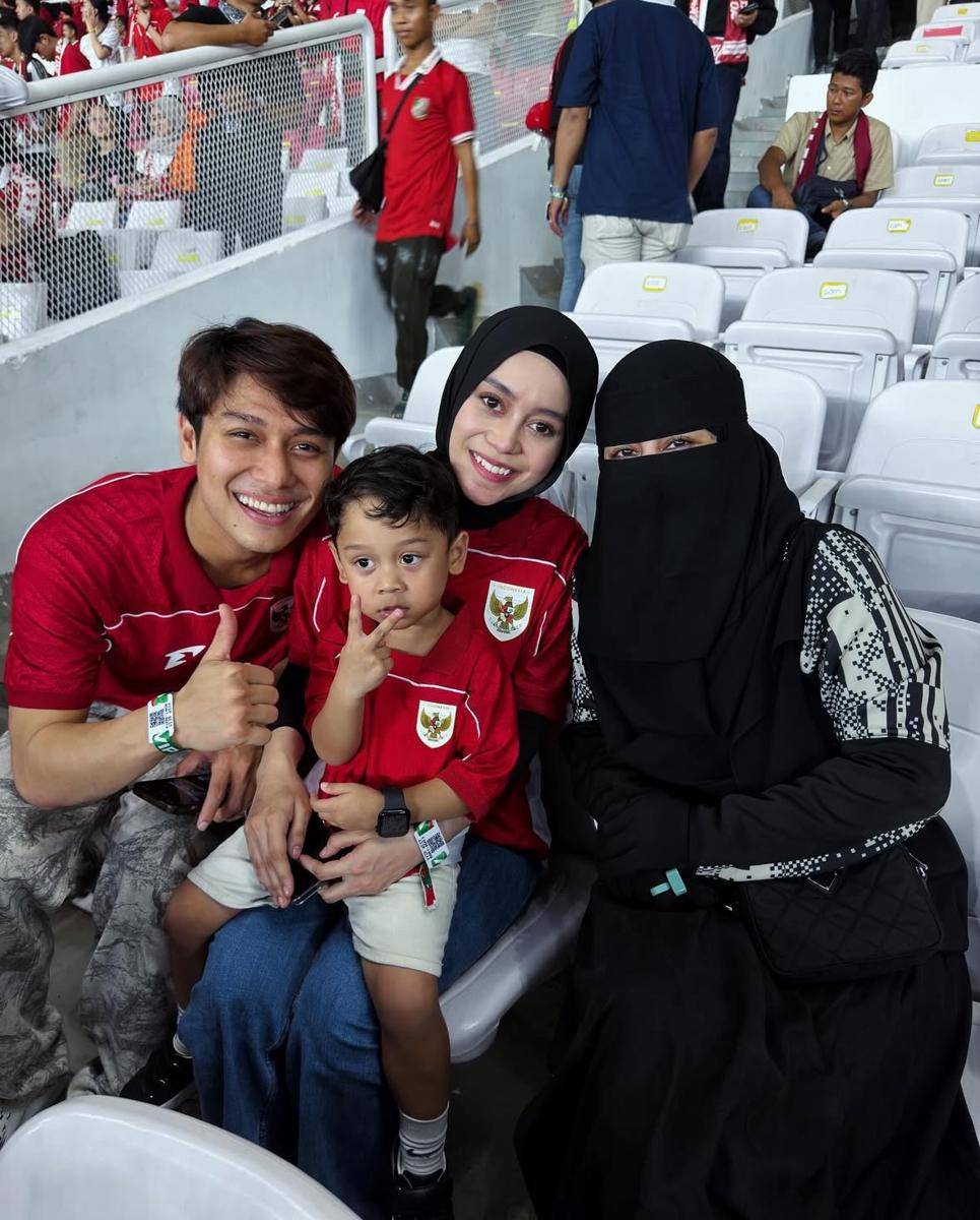 momen Umi Pipik dukung menantu di lapangan (instagram.com/_ummi_pipik_)