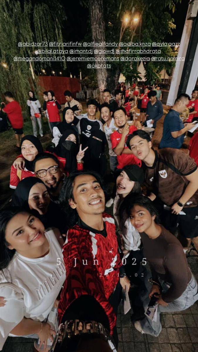 keluarga pemain Timnas di GBK (Instagram.com/_ummi_pipik_)