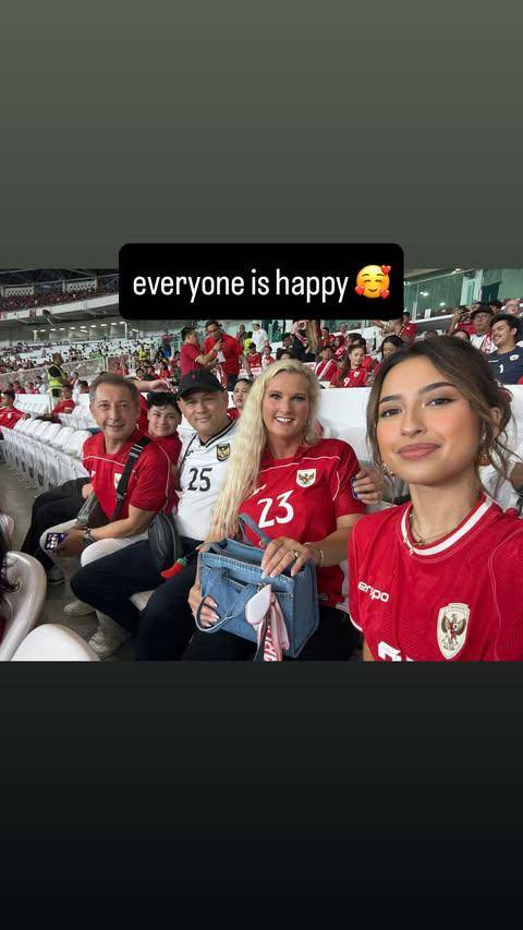 Jennifer Coppen nonton di GBK (Instagram.com/jennifercoppenreal20)