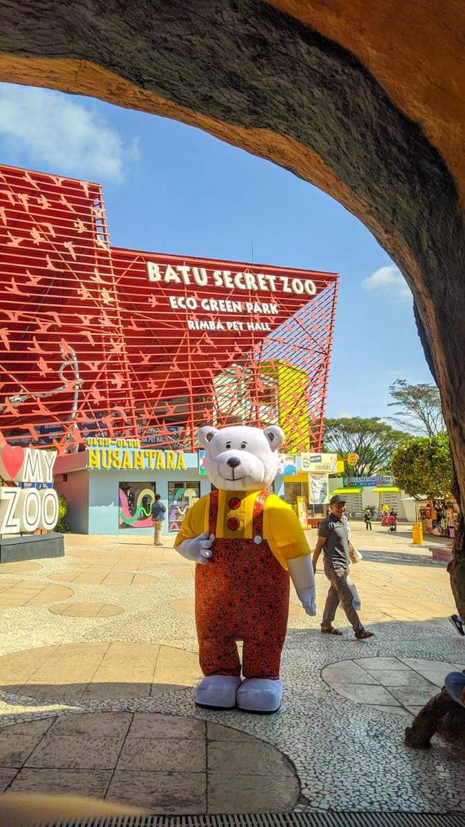 Bagian depan Batu Secret Zoo Jatim Park II (pinterest.com)