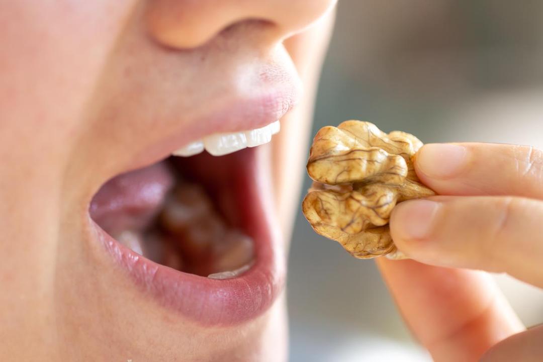 5 Kebiasaan Saat Makan yang Bisa Memperlambat Metabolisme