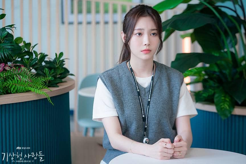 Yura dalam drama Forecasting Love and Weather