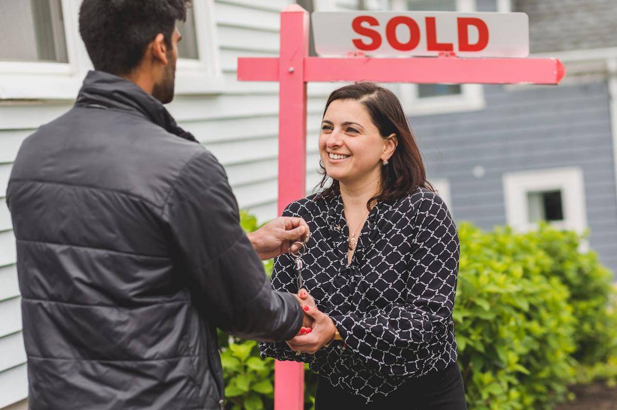 ilustrasi membeli rumah (pexels.com/RDNE Stock project)
