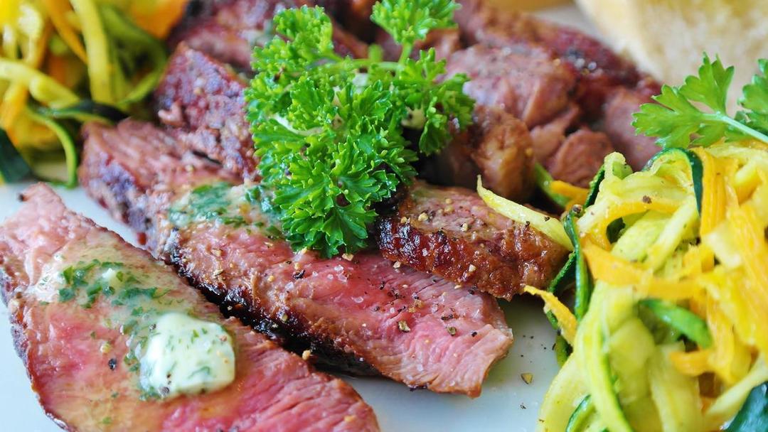 5 Tips Masak Daging Kambing Empuk dan Gak Bau, Dijamin Enak!