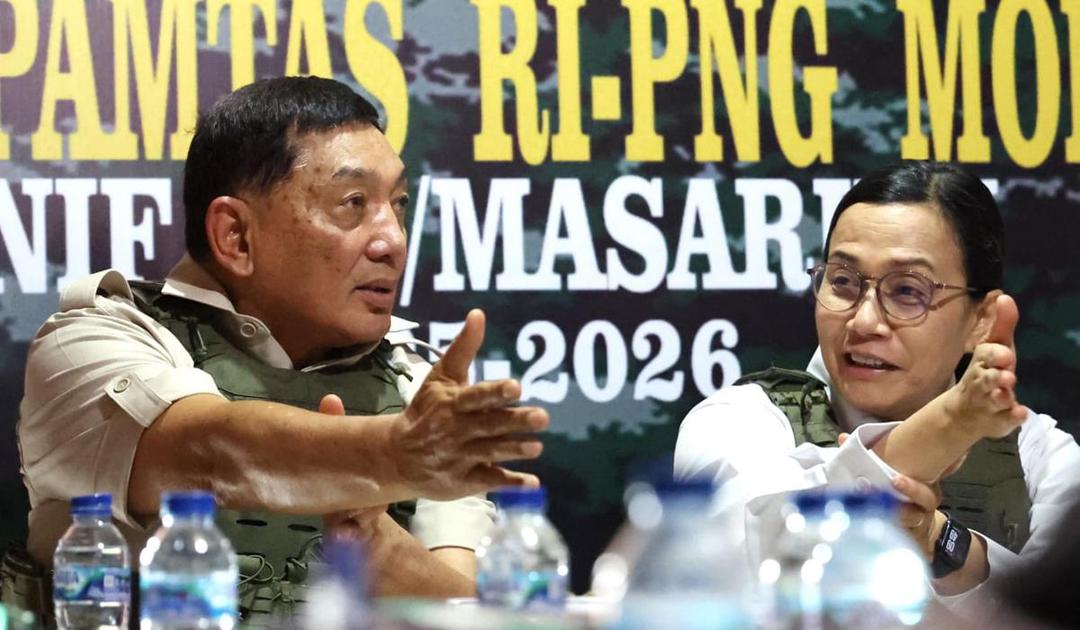 Pakai Rompi Antipeluru, Menhan Ajak Sri Mulyani Tinjau Prajurit di Papua