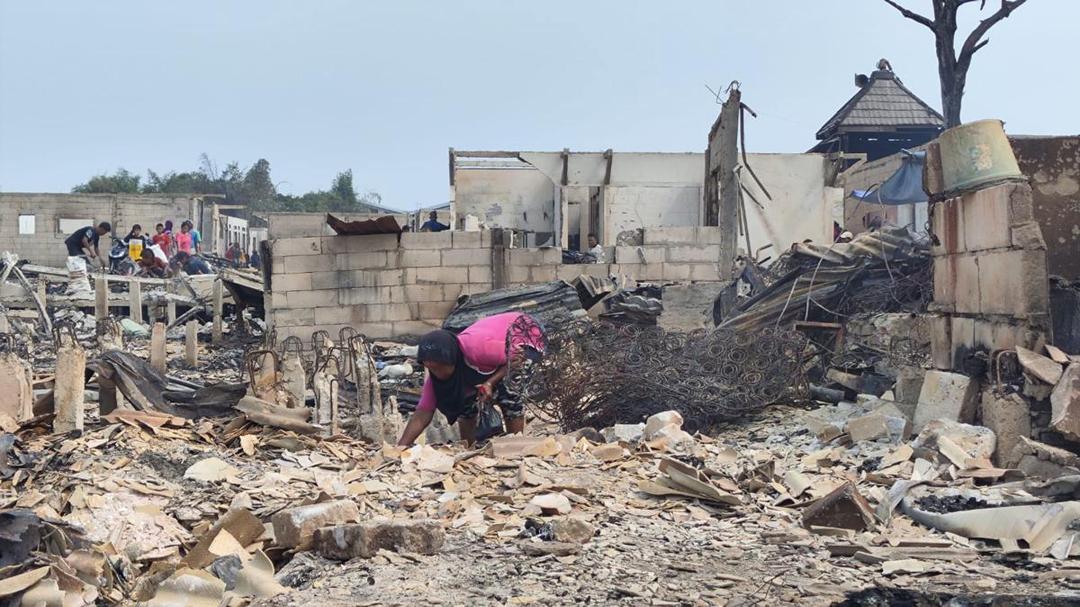 BNPB Salurkan Bantuan Tenda hingga Sembako ke Korban Kebakaran Kapuk Muara
