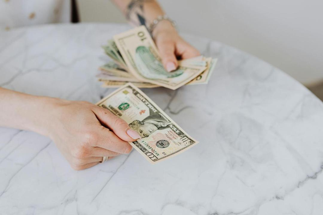 4 Tips Berhemat Uang Tanpa Terkesan Pelit