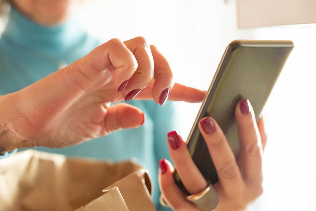 7 Kiat Mengendalikan Diri dari Ketergantungan Validasi Online