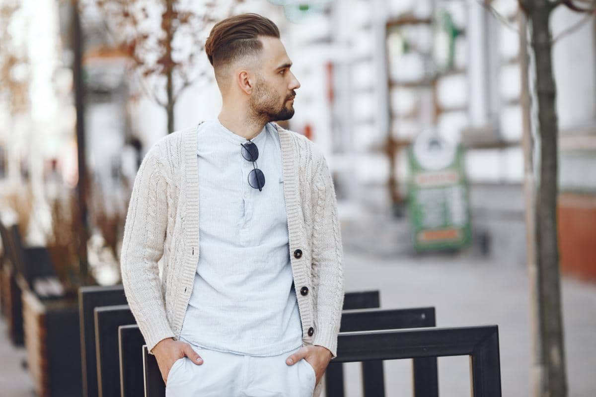 ilustrasi gaya rambut summer undercut (freepik.com/prostooleh)