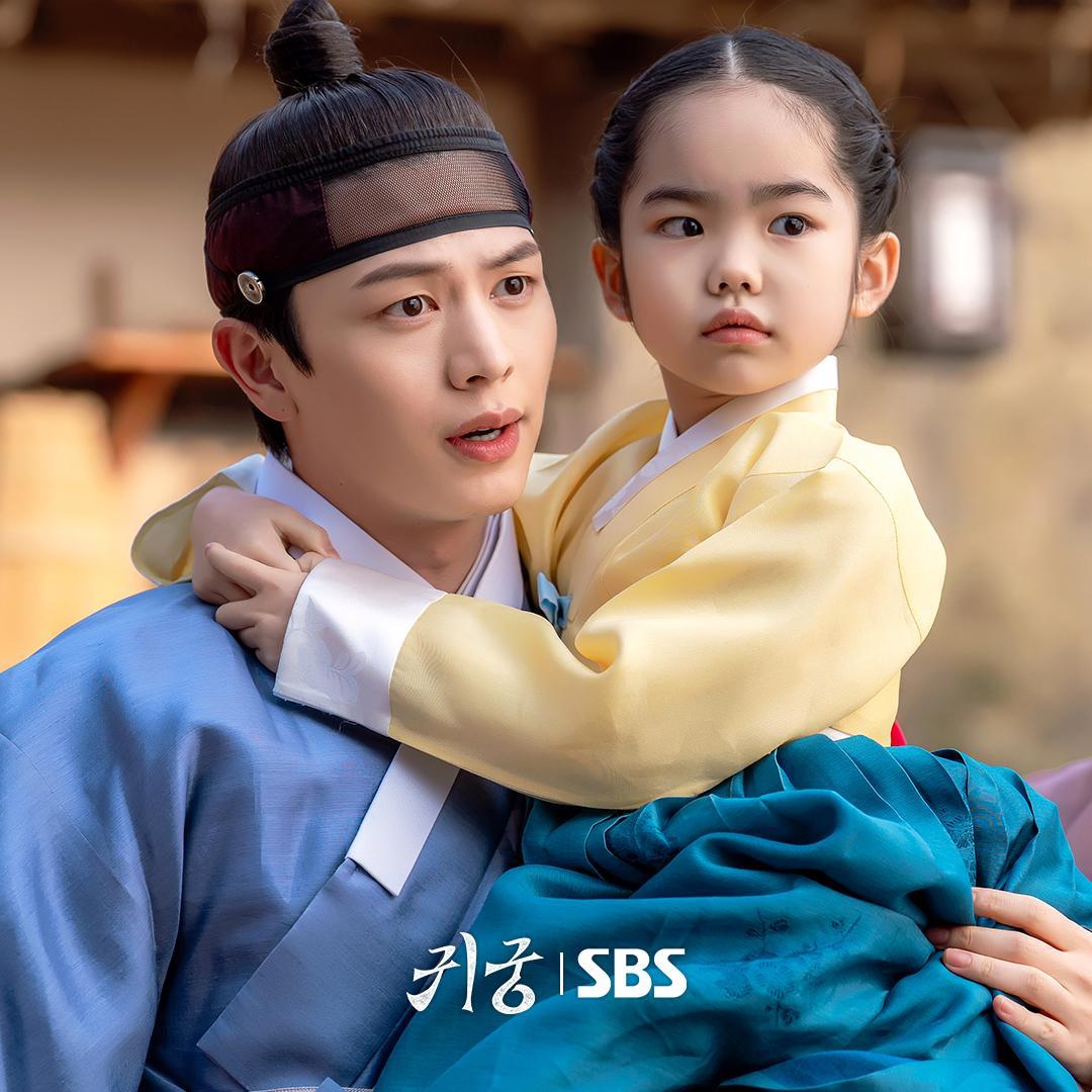 8 Karakter Support System Kang Cheol di Drakor The Haunted Palace