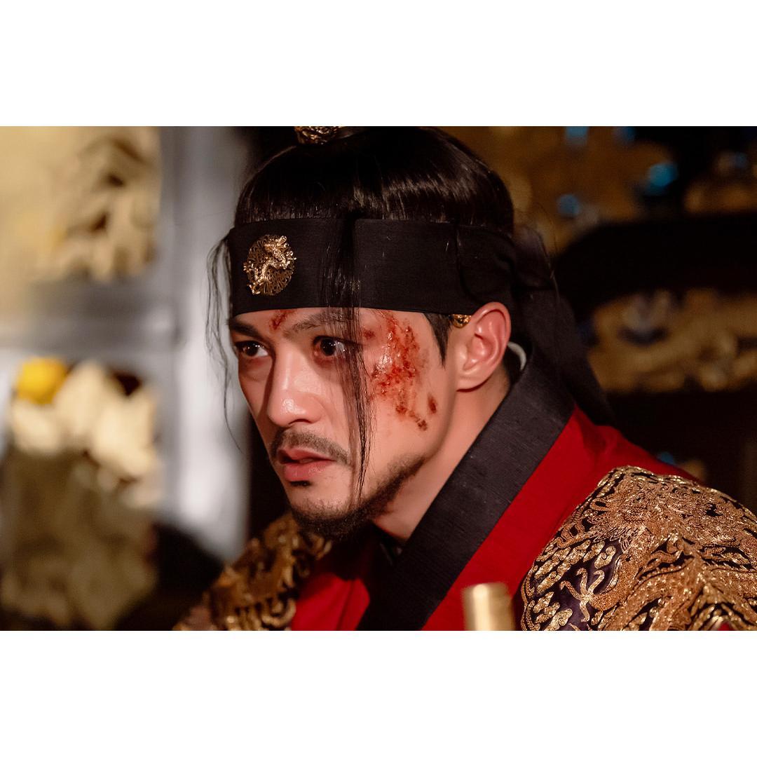 7 Perubahan Yi Sung saat Dirasuki Palcheokgwi di The Haunted Palace