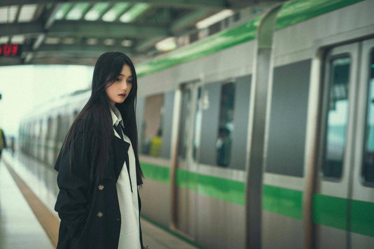 ilustrasi kesedihan yang tidak bisa diobati dengan liburan (unsplash.com/Hưng Nguyễn)