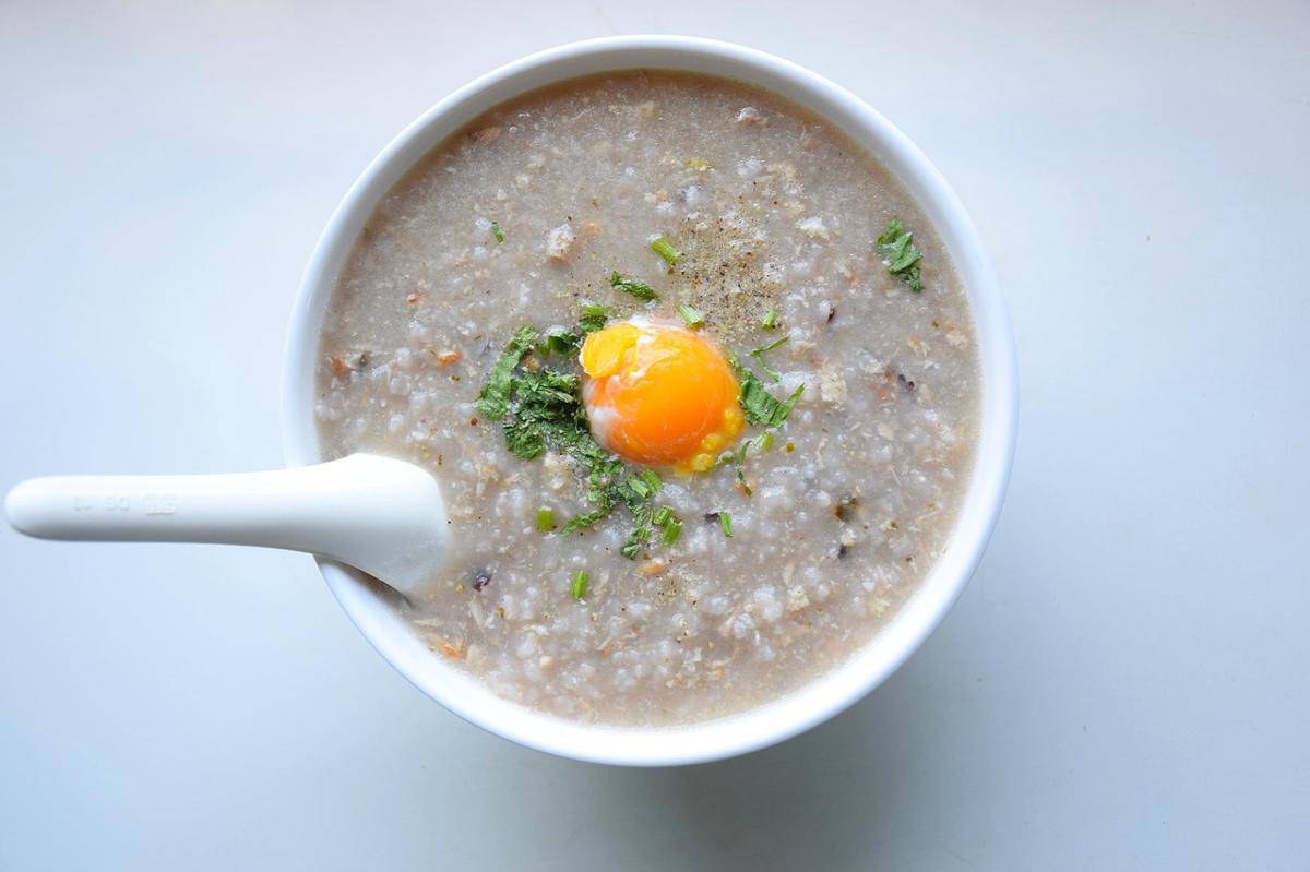 Ilustrasi bubur ayam (Pixabay/Piyathida Srikoom)