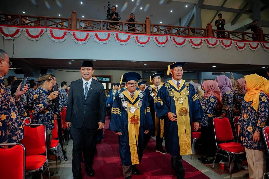 Alasan Unnes Berikan Anugerah Upakarti untuk Mendikdasmen dan Wamenpora