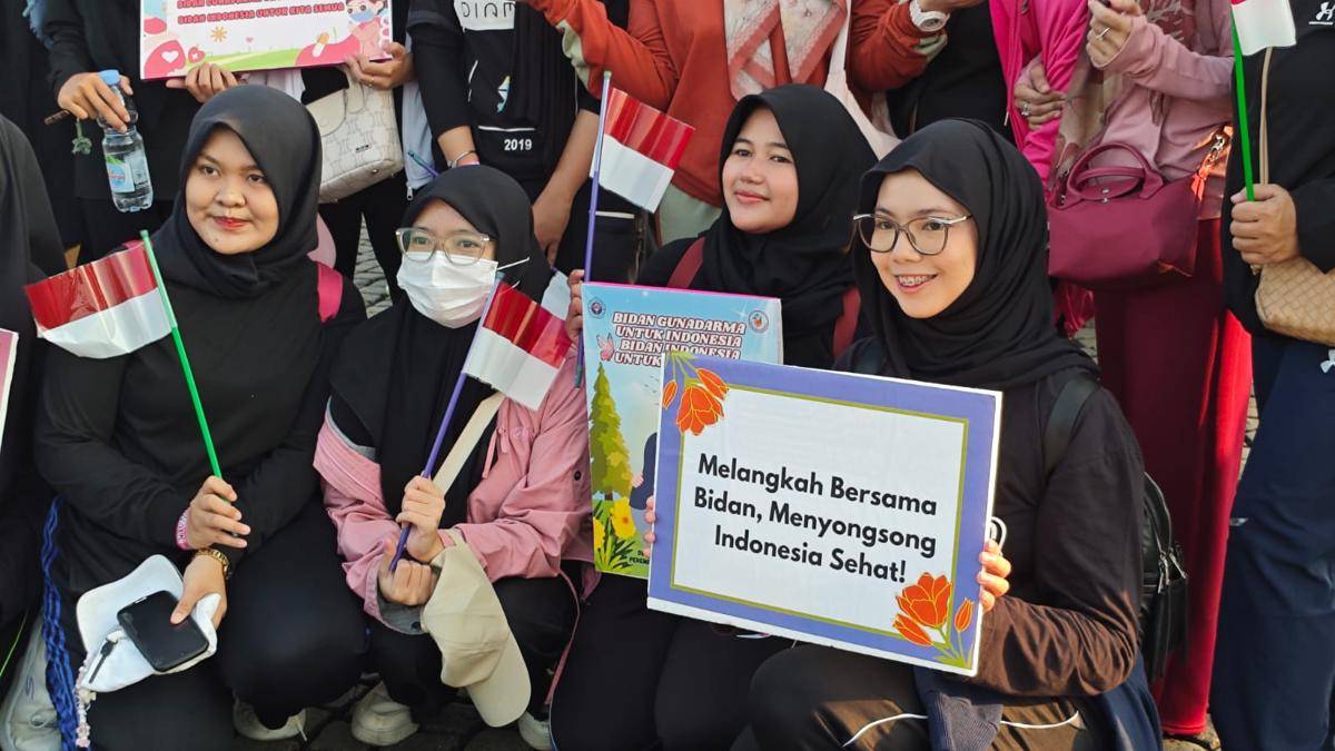 Fun Walk dalam rangka HUT IBI ke-74 dan Hari Bidan Internasional (International D