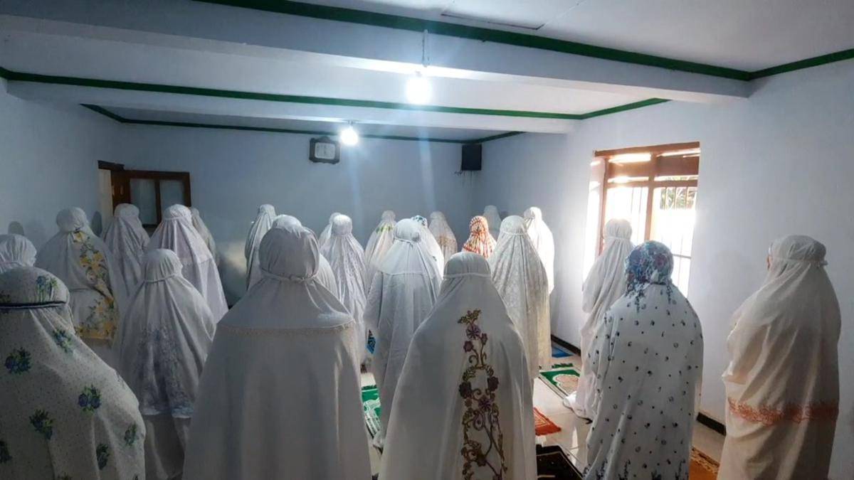 Penganut Tariqah Satariyah di Desa Kuwonharjo Takeran gelar salat Idul Adha hari ini. IDN Times/Riyanto.