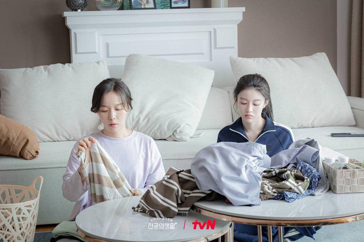 Cuplikan drama Resident Playbook