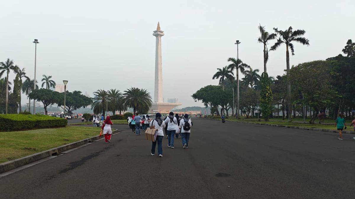 Fun Walk dalam rangka HUT IBI ke-74 dan Hari Bidan Internasional (International Day of the Midwife/IDM) Tahun 2025 pada Minggu (8/6/2025) di CFD Jakarta. (IDN Times/Febriyanti Revitasari)