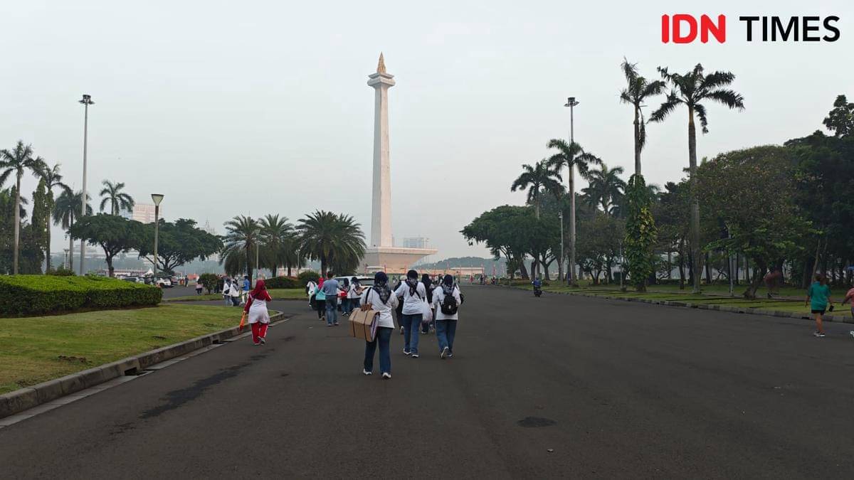 Fun Walk dalam rangka HUT IBI ke-74 dan Hari Bidan Internasional (International Day of the Midwife/IDM) Tahun 2025 pada Minggu (8/6/2025) di CFD Jakarta. (IDN Times/Febriyanti Revitasari)