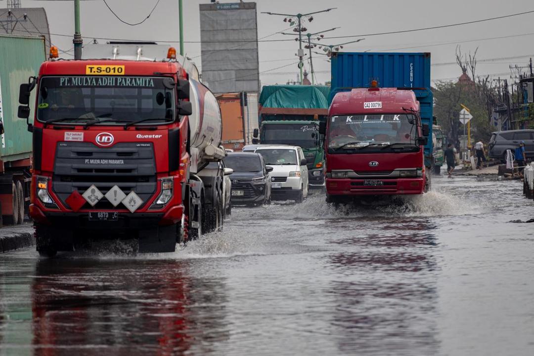 antarafoto-banjir-rob-di-jalur-pantura-demak-1749369210.jpg