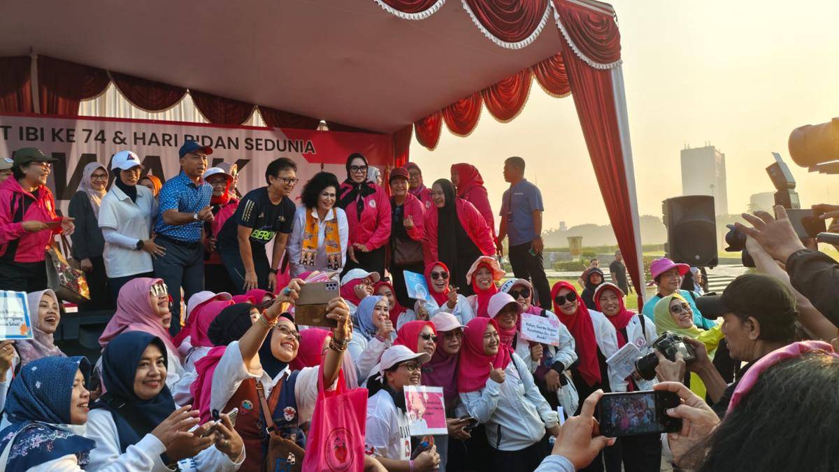 Fun Walk dalam rangka HUT IBI ke-74 dan Hari Bidan Internasional (International D