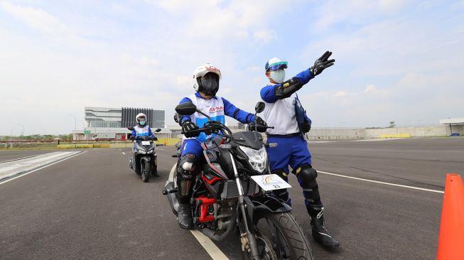 Begini Cara Mengenali Potensi Bahaya di Jalan Raya