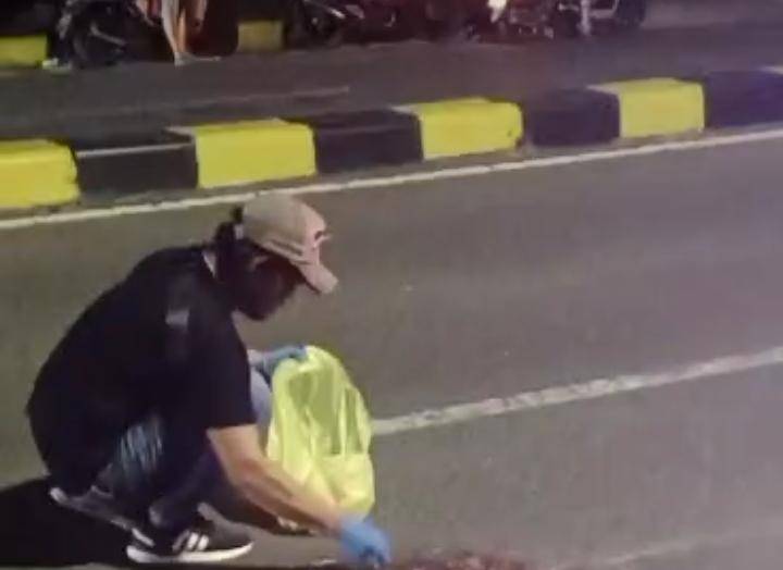 Pengendara motor ditabrak dari arah belakang oleh Bus PO Restu lalu dilindas. IDN Times/Istimewa.