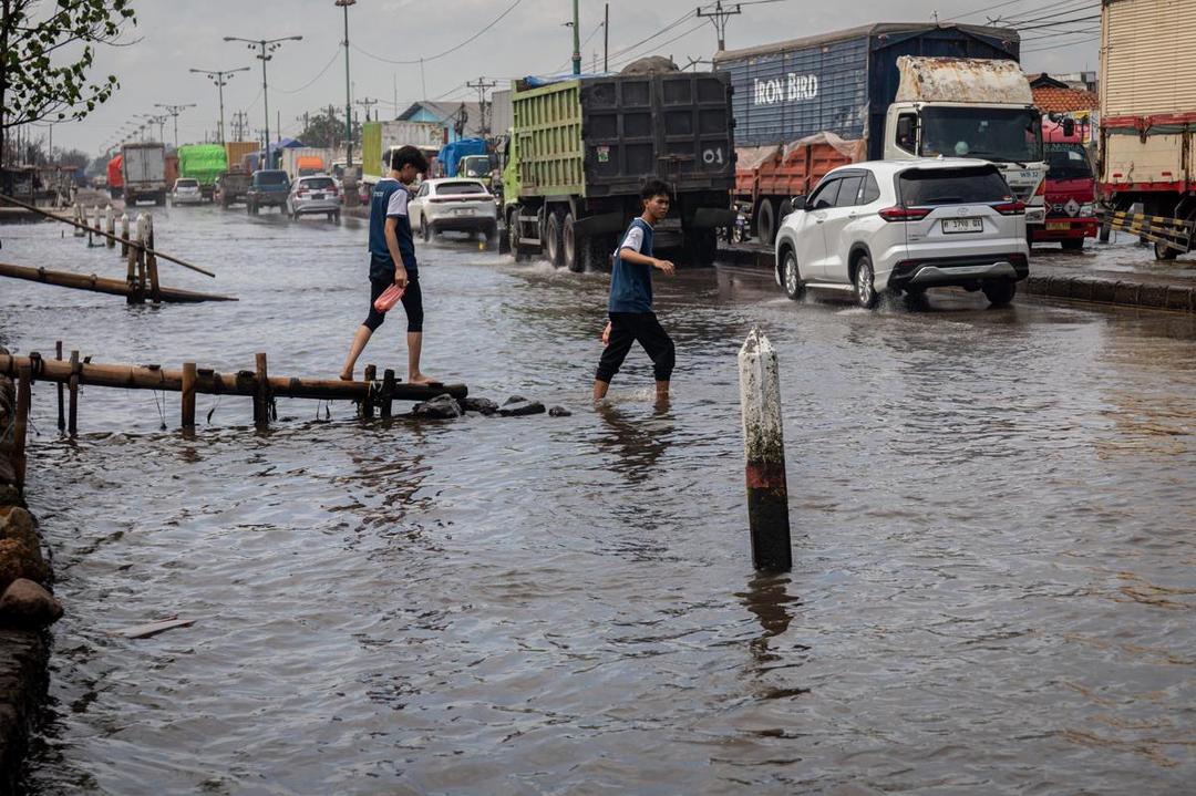 antarafoto-banjir-rob-di-jalur-pantura-demak-1749355952.jpg