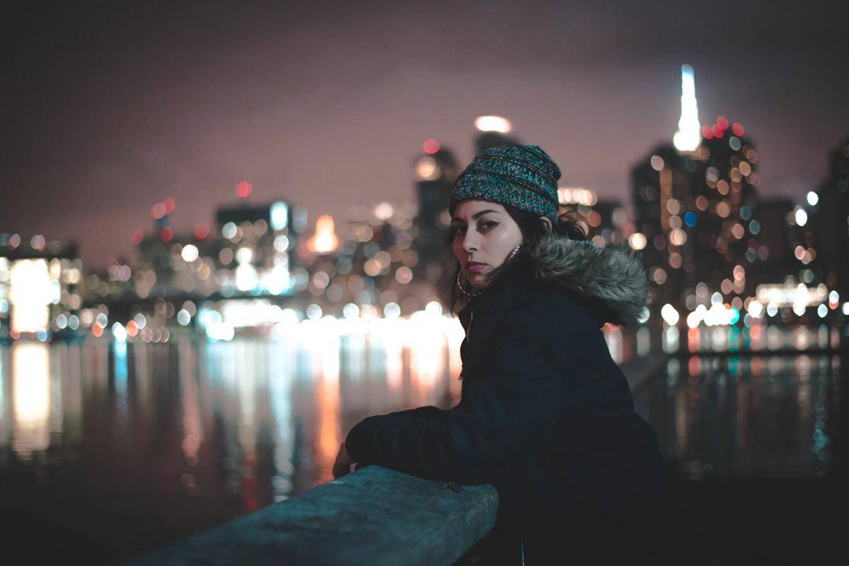 ilustrasi kesedihan yang tidak bisa diobati dengan liburan (unsplash.com/Victória Kubiaki)
