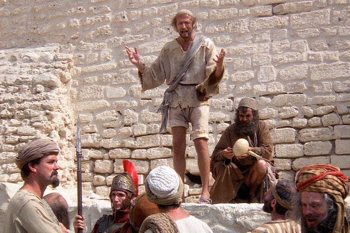 cuplikan adegan dalam film Monty Python's Life of Brian (dok. HandMade Films/Monty Python's Life of Brian)