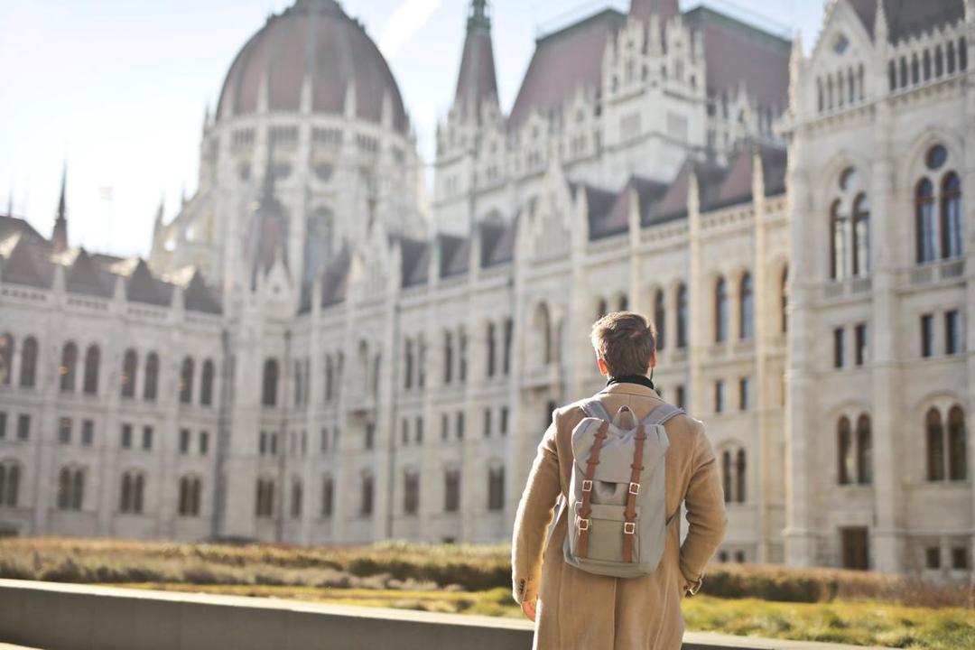 4 Tips Traveling di Kota dengan Biaya Hidup Mahal agar Tidak Boncos
