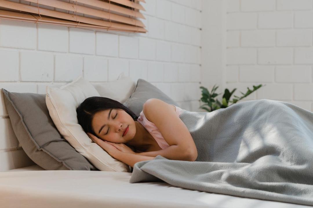 6 Cara Menciptakan Sleep Sanctuary di Kamar Kos yang Minimalis